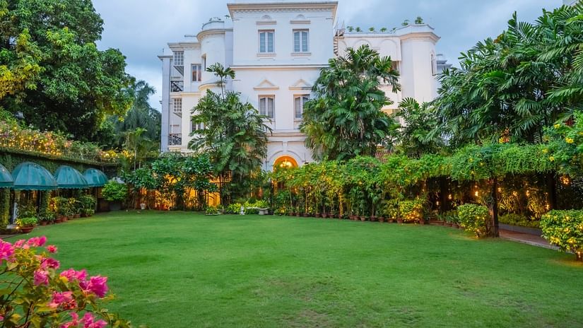 view of the lawn at Kenilworth Hotel, Kolkata