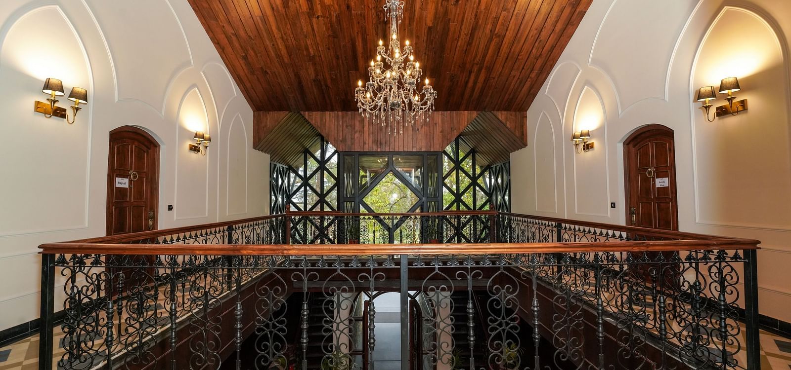 Corridor area of INFINITEA Dak Bungalow, Palampur with wooden ceilings