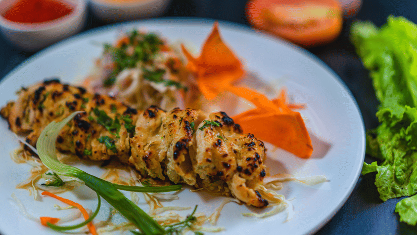Chicken tikka served on a plate - Restaurant in Mandrem