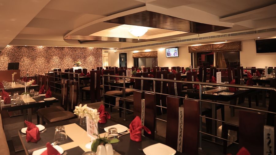 The sitting area at Virundhu Restaurant 5