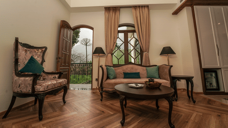 Seating area with a sofa in the living room at INFINITEA Dak Bungalow, Palampur