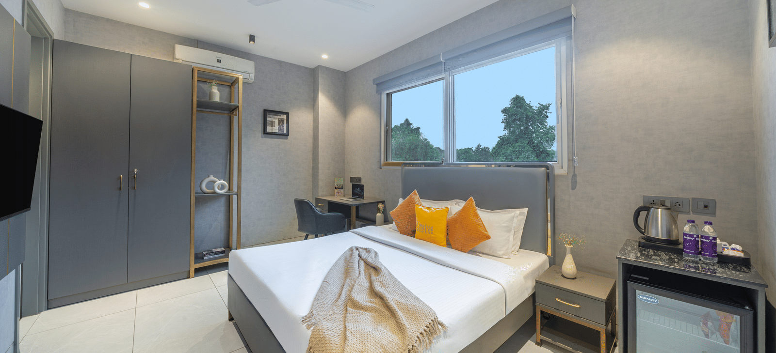 Deluxe king-size room at Lime Tree Hotels Ystays Greater Noida with modern design