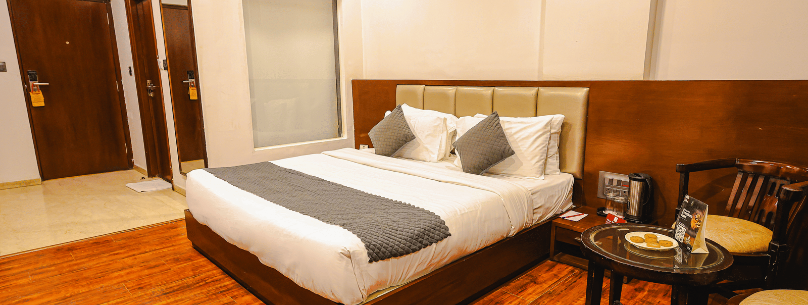royal executive room 2560