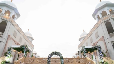 The low angle image of the staircase in front of the lawn with the towering Kaldan Samudhra Palace in the background