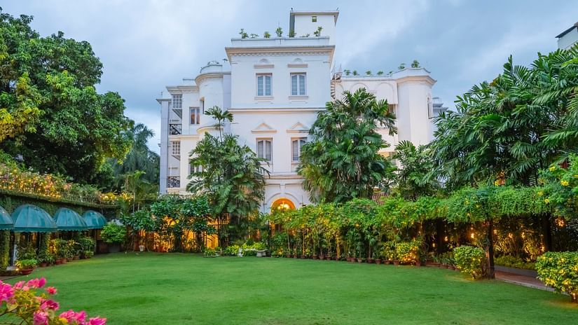 view of the lawn at Kenilworth Hotel, Kolkata