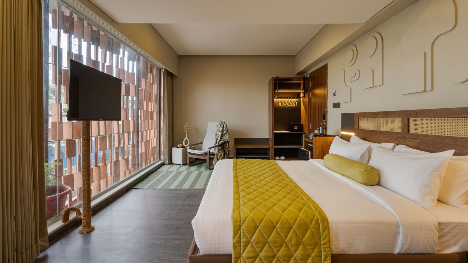 Luxurious Tangelos Room featuring a separate living room and a 40-inch Android TV for entertainment.