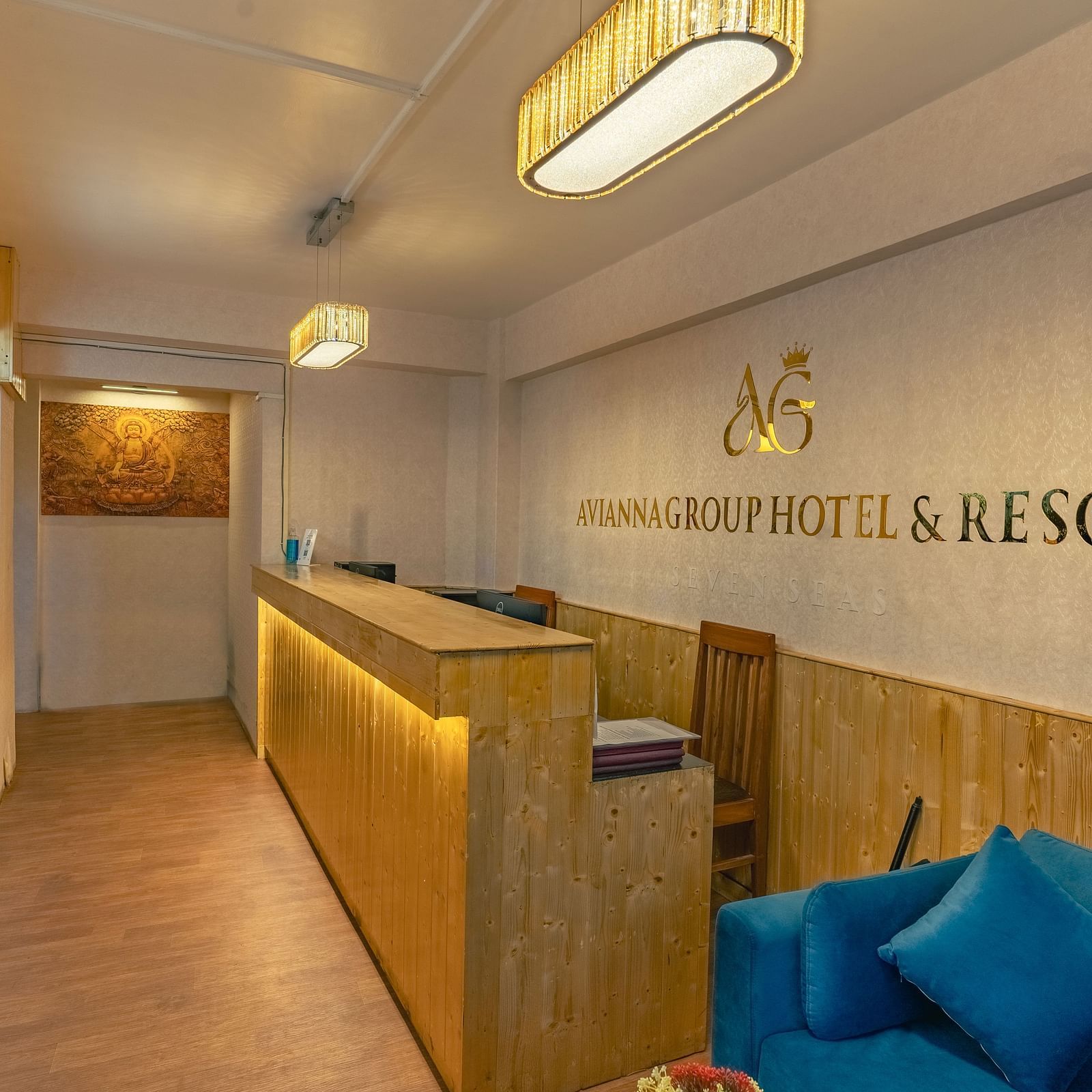 Reception area with warm welcoming lighting and wooden furnitures at Avianna Seven Seas, Darjeeling1