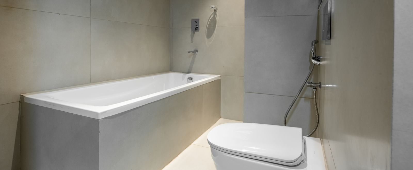 Modern bathroom with bathtub and shower facilities at Hotel Royal Regency Chennai