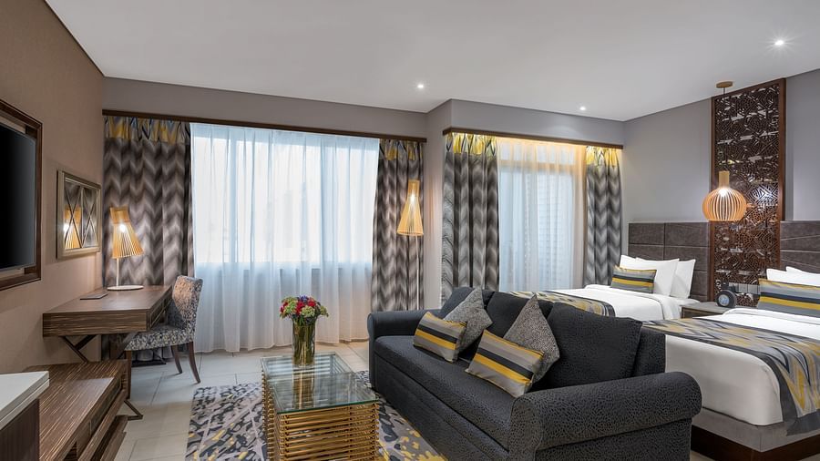 Executive Suite 2 - Bedroom Living Room