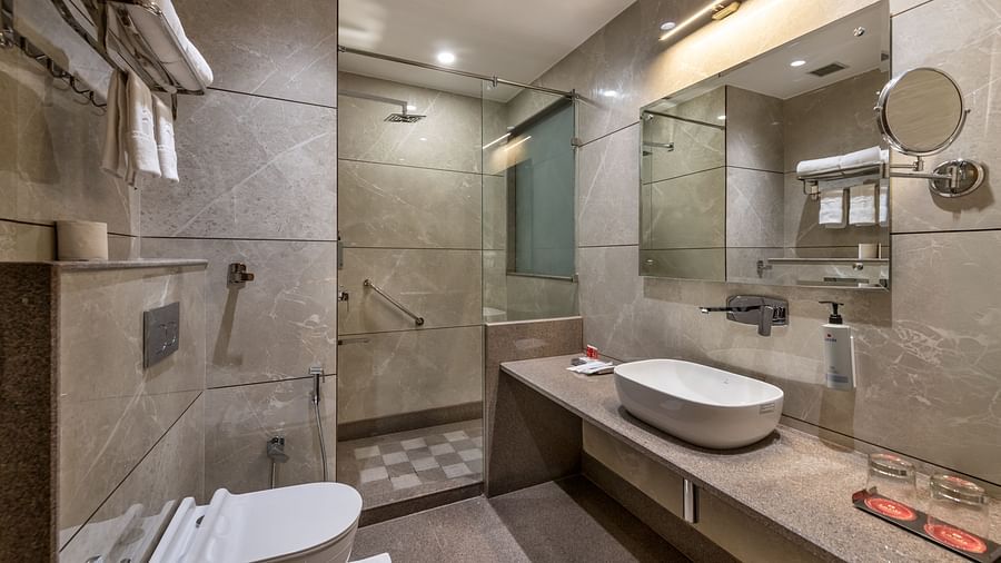 STANDARD ROOM BATHROOM 