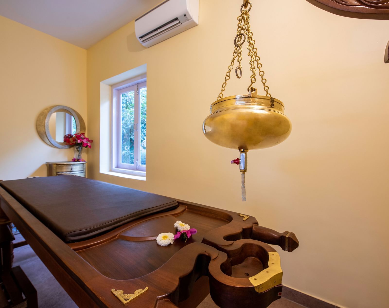 An image of a room with ayurvedic treatment in a spa at BluSalzz Resort.