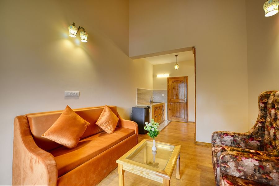 FAMILY SUITS WITH KITCHENNETE LIVING   BED ROOM