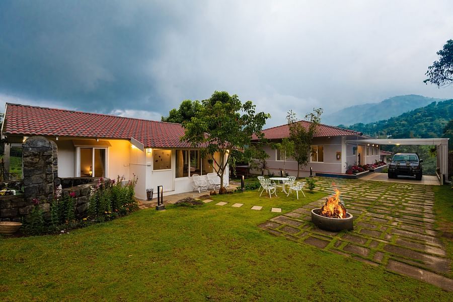 Annexe and Main House Exterior with out seating and campfire - Ibex Stays & Trails, Kotagiri