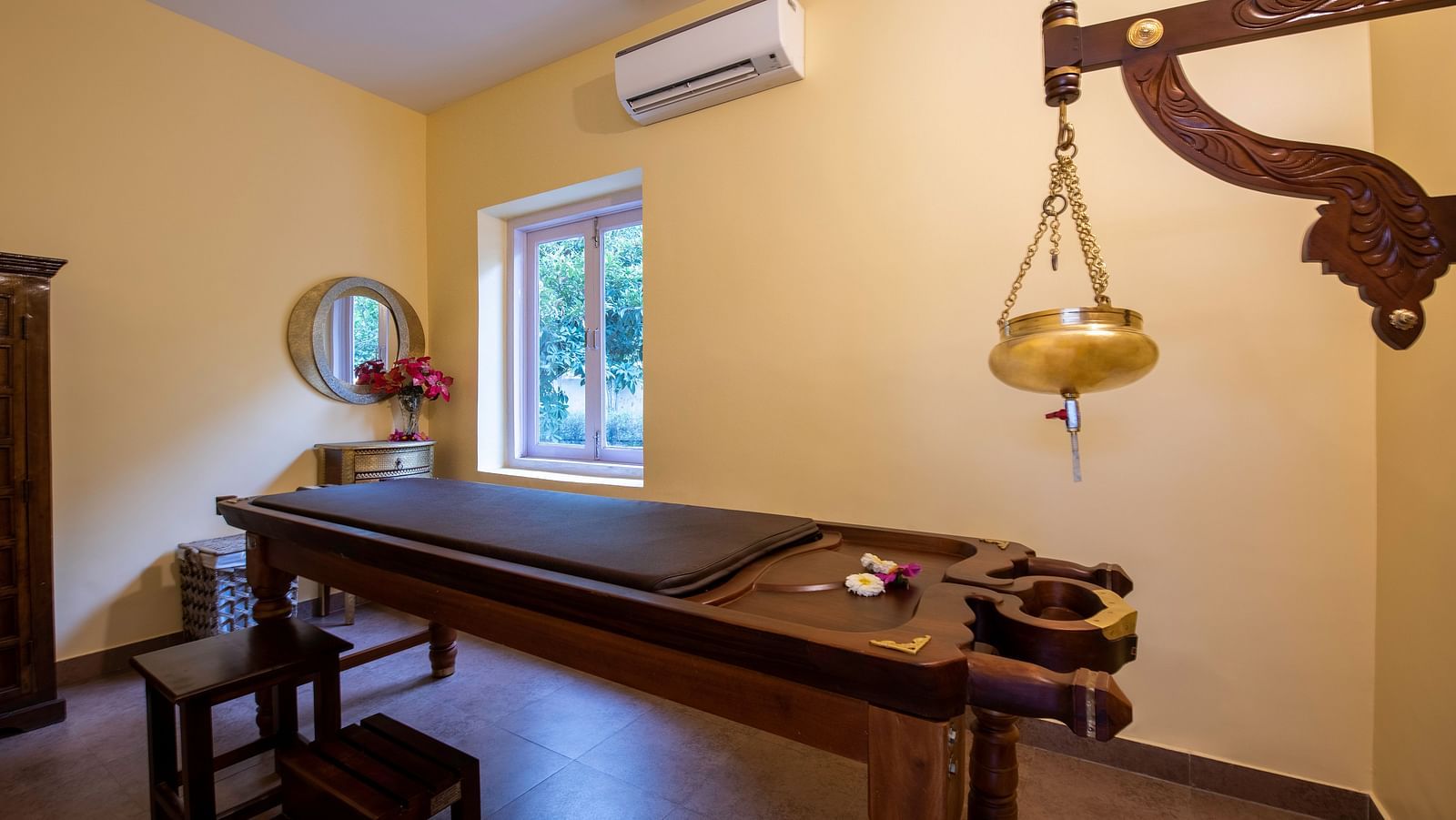 An image of a room with ayurvedic treatment in a spa at BluSalzz Resort.