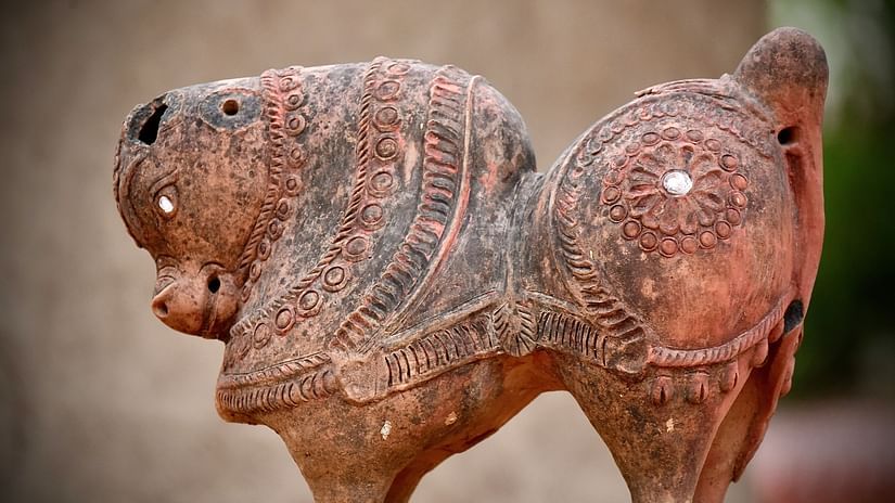 A close up shot of a small horse sculpture made of clay in Shilpgram in Udaipur