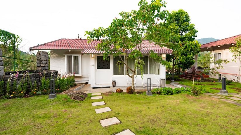Annexe House Entrance in front of a garden - Ibex Stays & Trails, Kotagiri