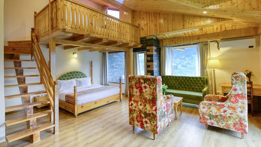 FAMILY ROOMS WITH ATTIC   KITCHENNETE 3