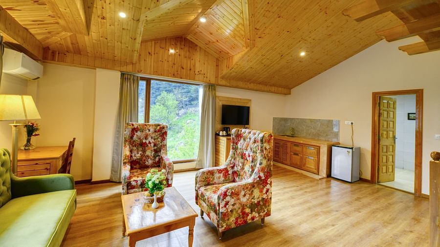 FAMILY ROOMS WITH ATTIC   KITCHENNETE