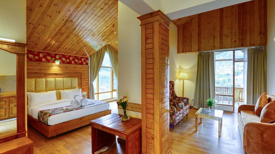 FAMILY SUITS WITH KITCHENNETE LIVING   BED ROOM