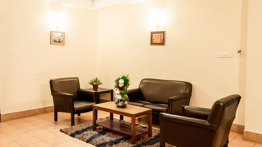 Executive Suite Living Room 1