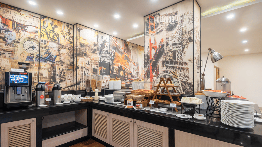 Resturant and Bar - DSC 5216-HDR (2)