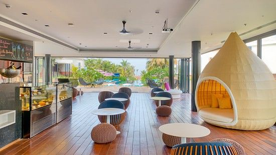 18. Cerulean Pool Lounge