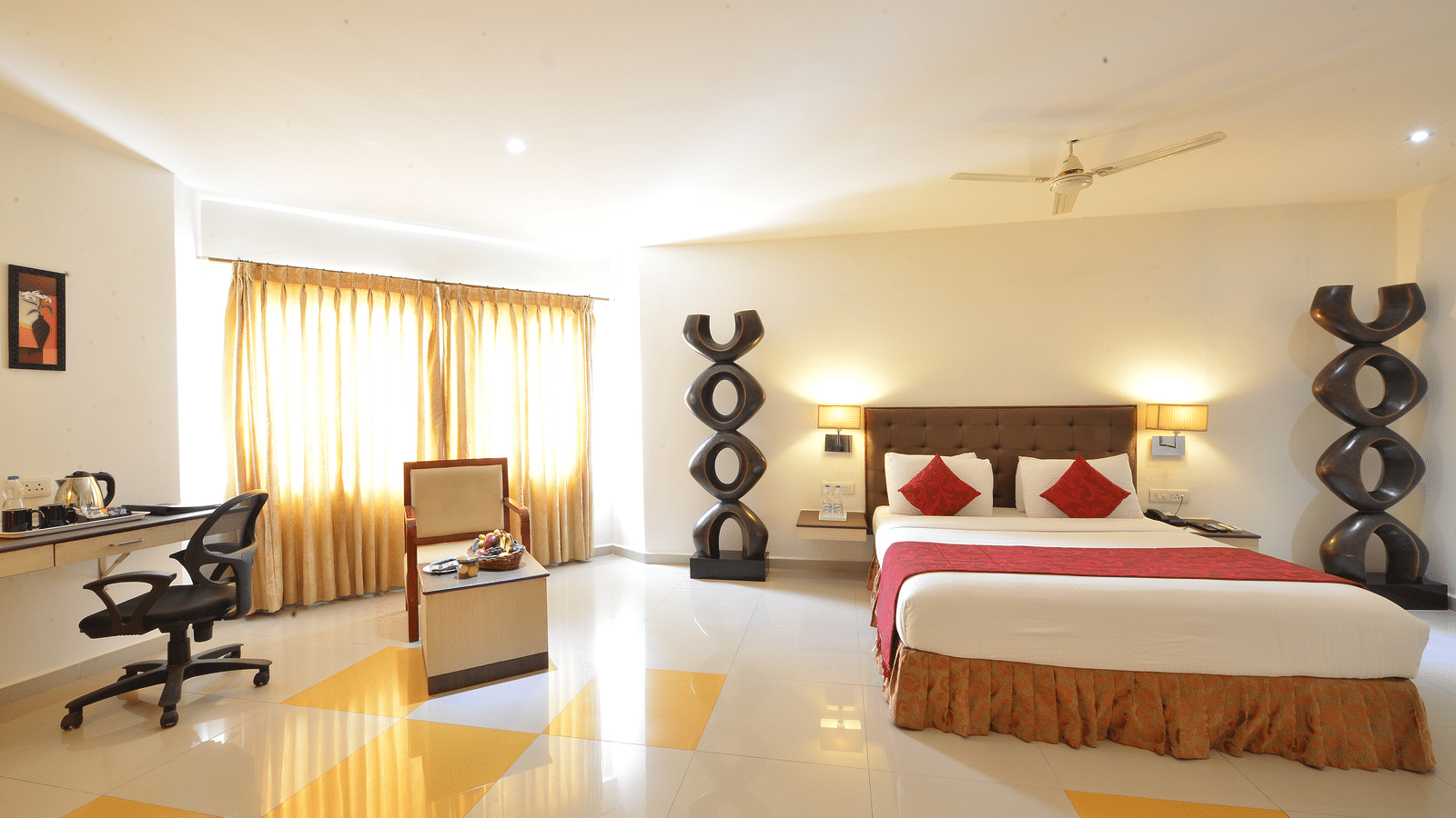 A comfy executive Suite with study desk, comfy bed  at Hotel SRM Tuticorin, Hotel in Tuticorin