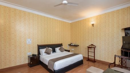 Deluxe Room-DSC 9805-HDR-Edit