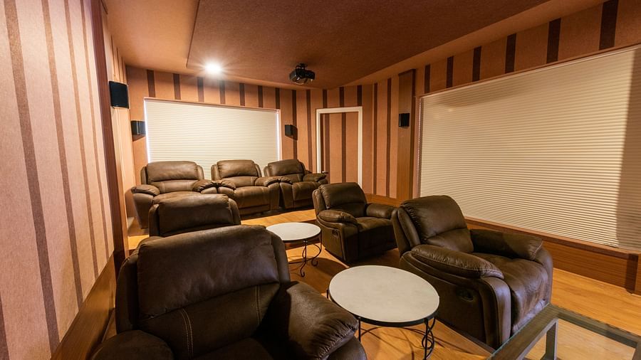 An image of a home theatre setting at BluSalzz Resort.