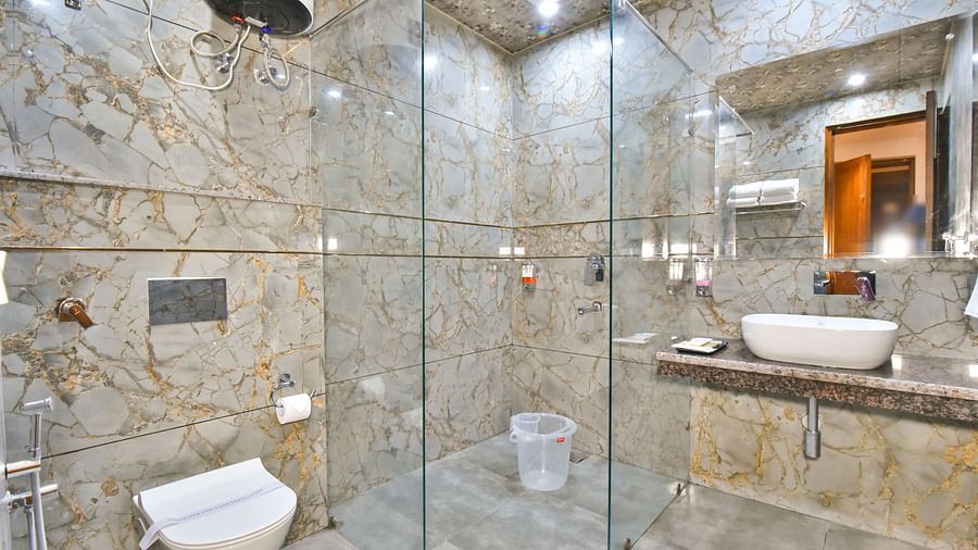 Vanity area in Premium Room With Balcony at DLS Ark Holiday Inn, Banikhet.