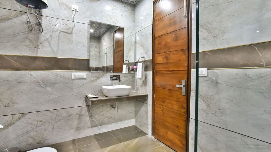 Vanity area of Deluxe Non-view Room at DLS Ark Holiday Inn, Banikhet.