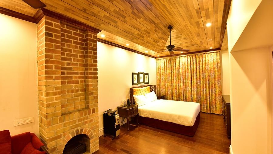 view of a king size and a fireplace - Mayfair Himalayan Spa Resort Kalimpong