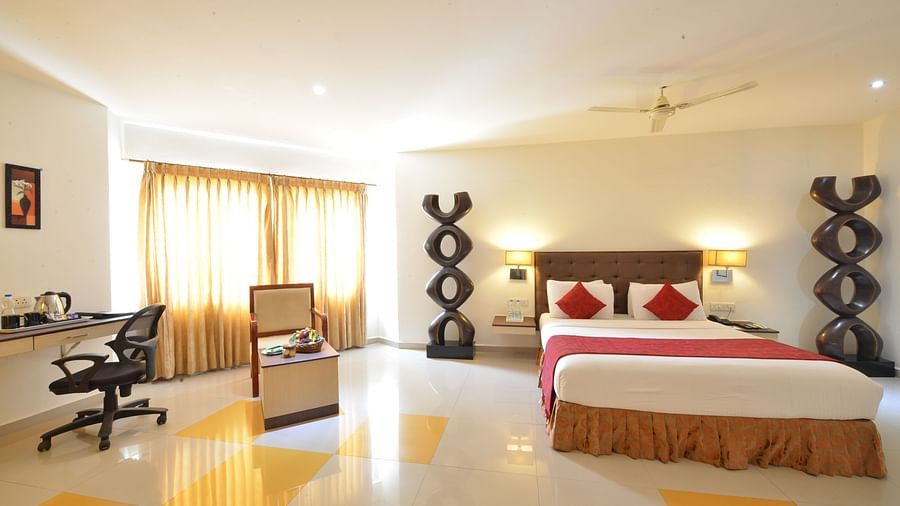 A comfy executive Suite with study desk, comfy bed  at Hotel SRM Tuticorin, Hotel in Tuticorin