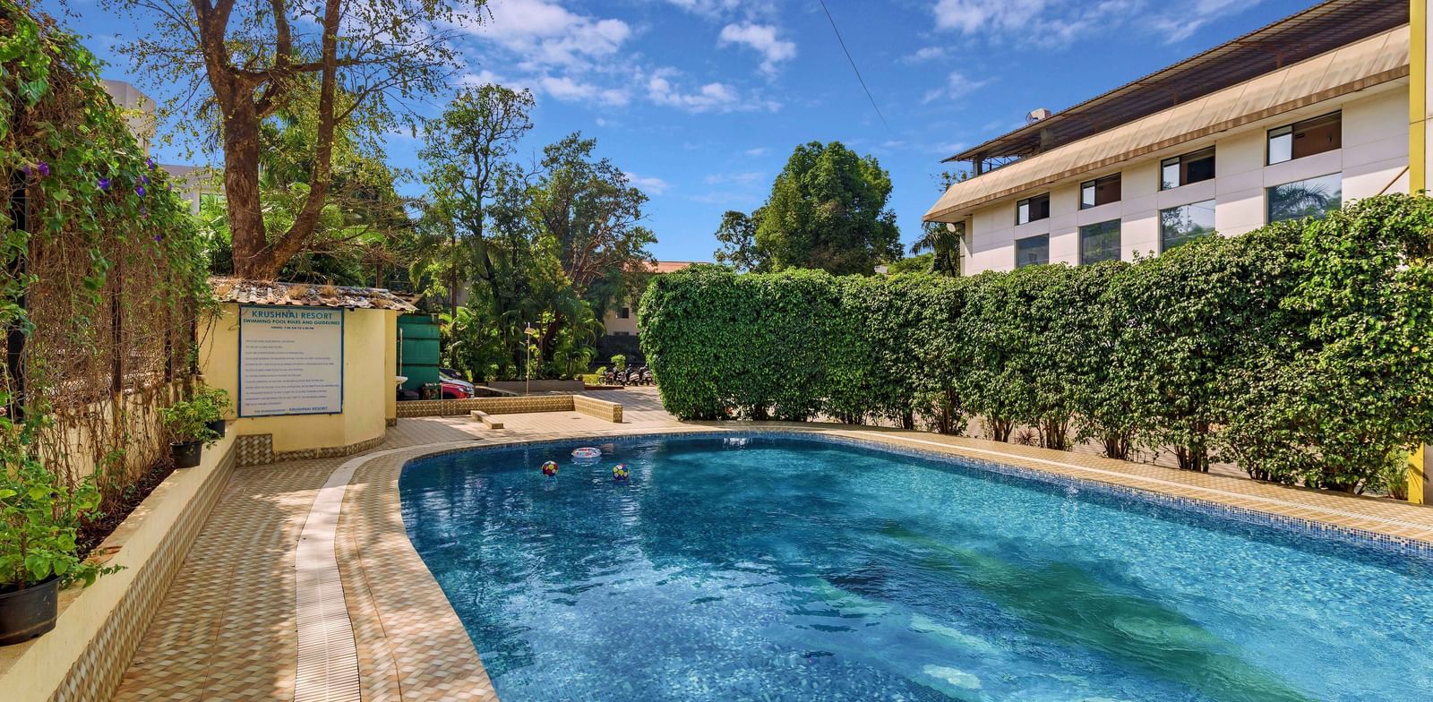 Swimming pool