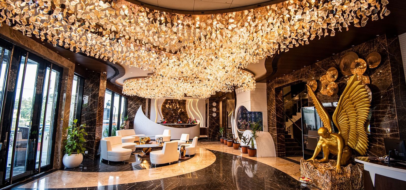 lobby of Hotel Park Elanza, Coimbatore decked with bright lights and plush seating arrangements
