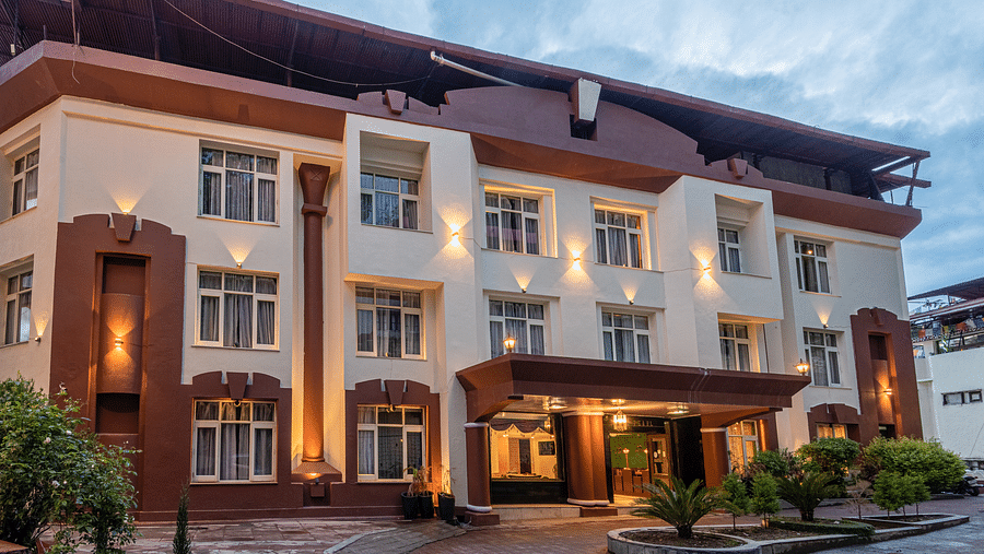 Shot of the facade of the hotel with sky in the background | DLS The Pearl