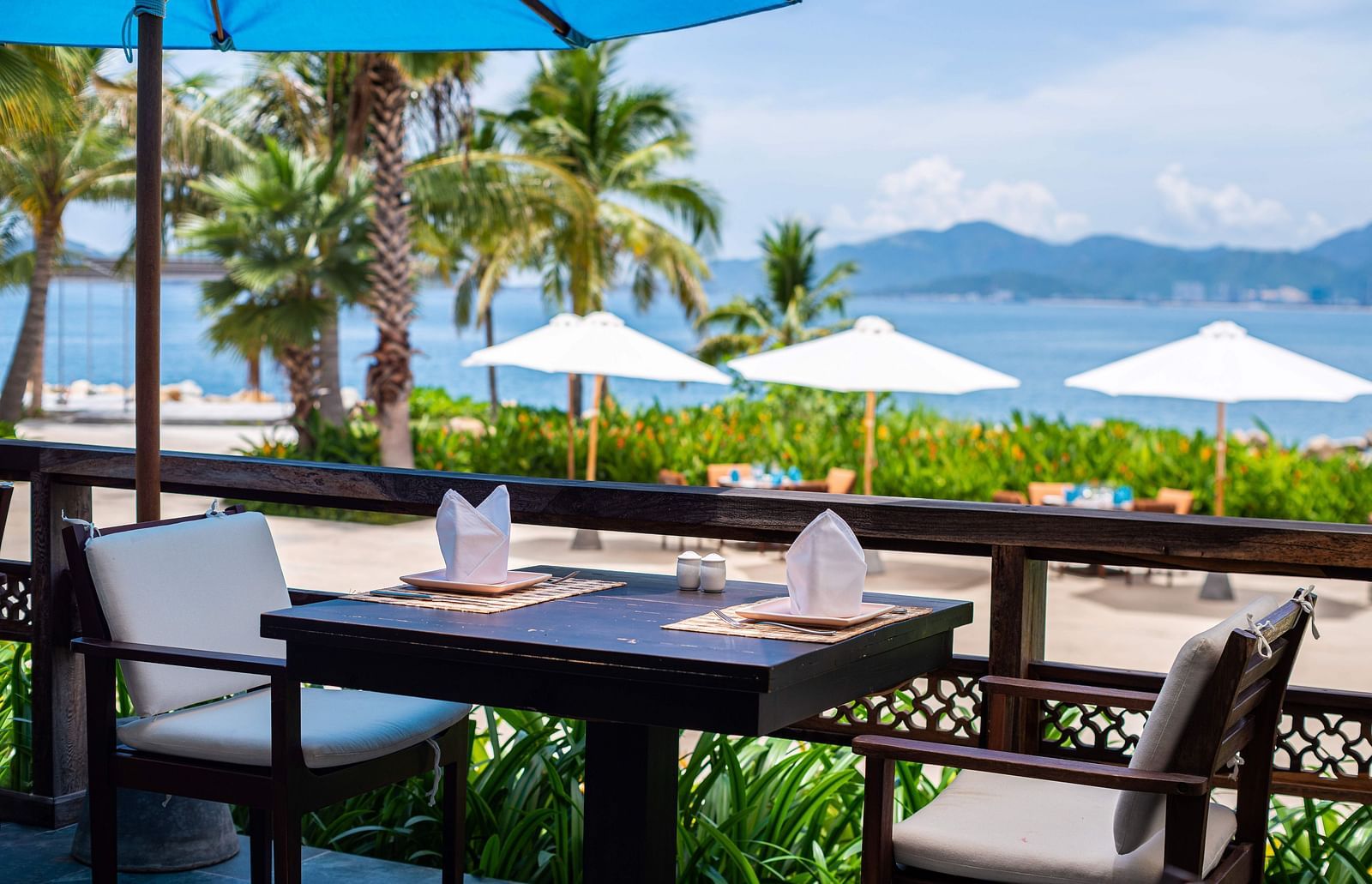 An outdoor sitting area - Alibu Resorts Nha Trang
