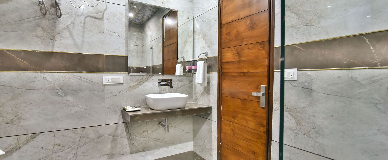 Vanity area of Deluxe Non-view Room at DLS Ark Holiday Inn, Banikhet.