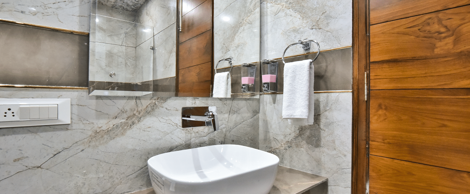 Vanity area of Deluxe Non-view Room at DLS Ark Holiday Inn, Banikhet.