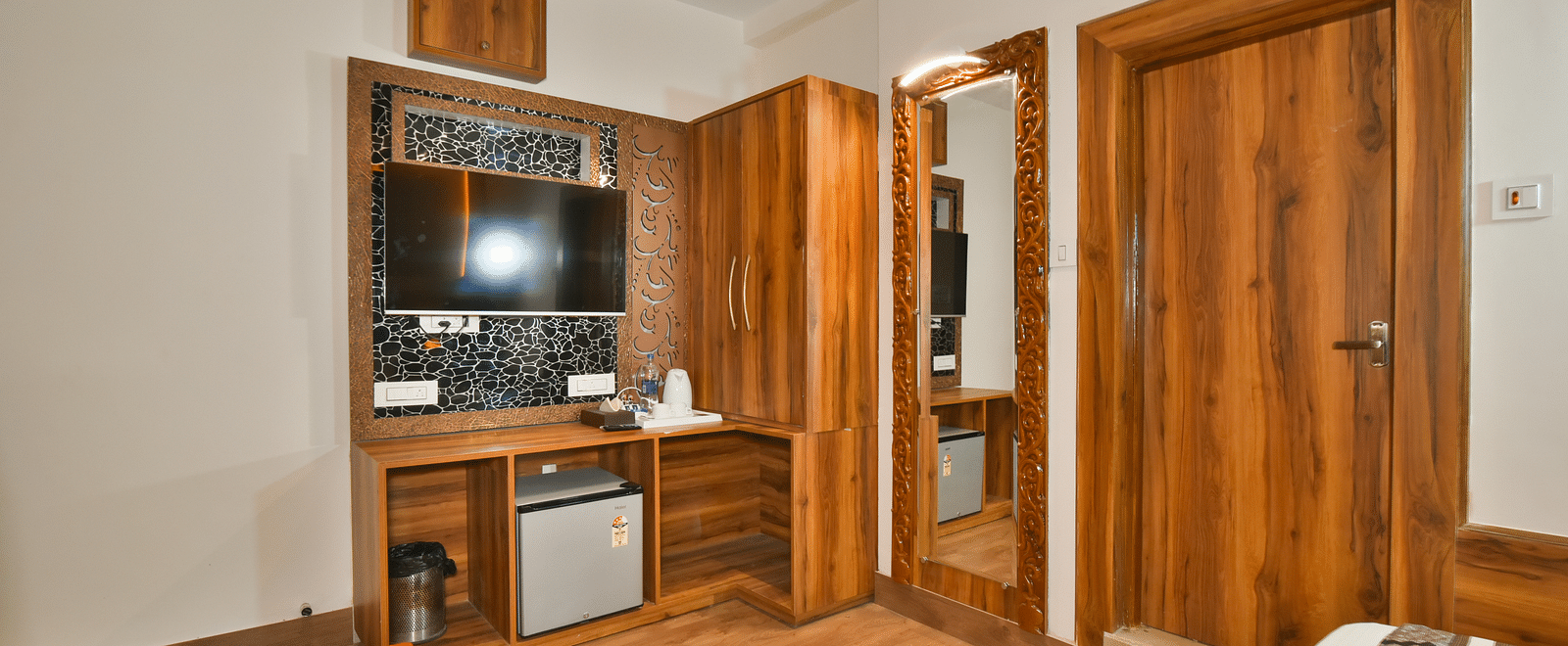 Super Deluxe room at DLS Dalhousie Valley Resort featuring a balcony, TV and other amenities. 