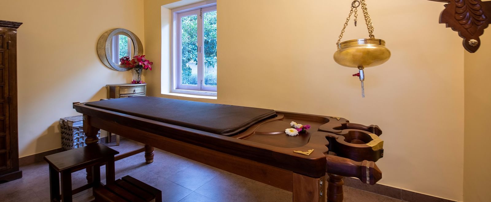 An image of a room with ayurvedic treatment in a spa at BluSalzz Resort.