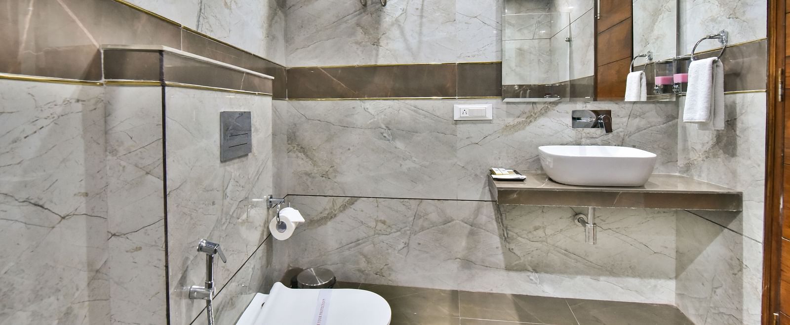 Vanity area in Premium Room With Balcony at DLS Ark Holiday Inn, Banikhet.