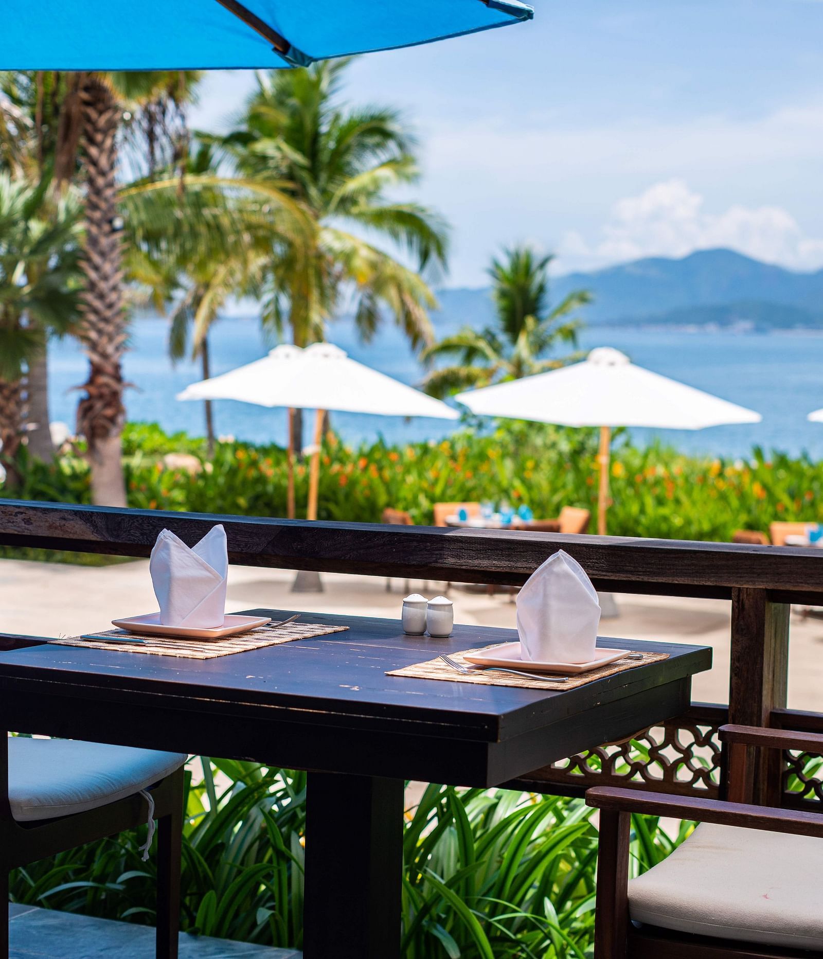 An outdoor sitting area - Alibu Resorts Nha Trang
