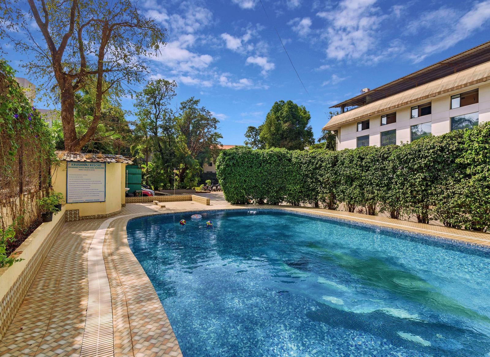 Swimming pool