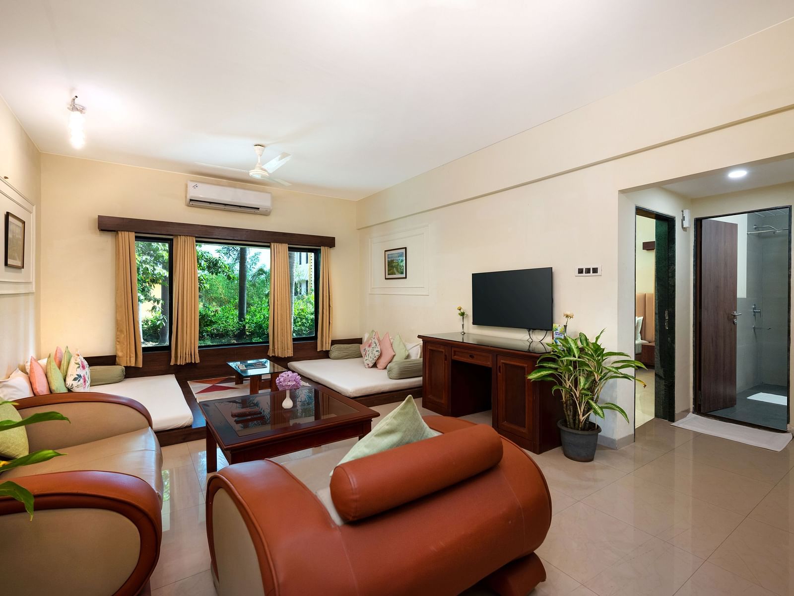 7 - Executive Suite