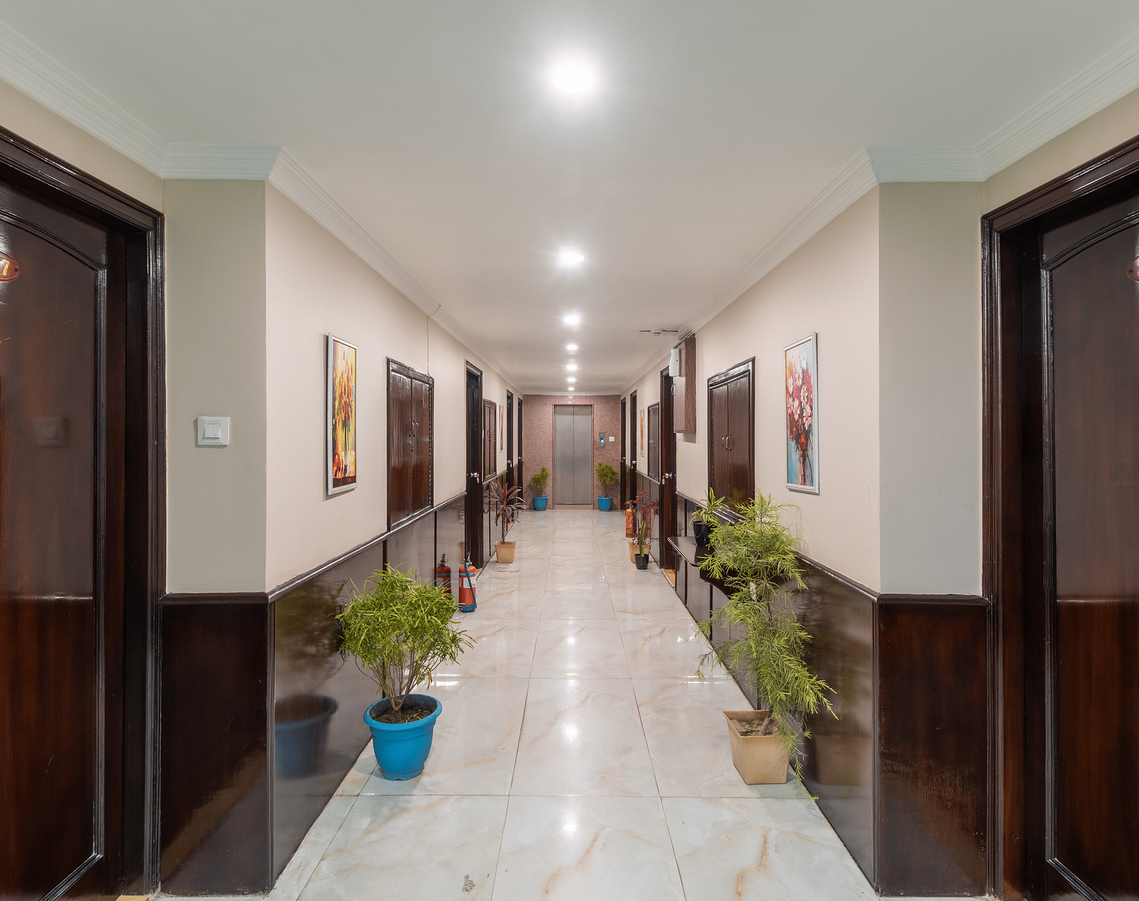 Corridor - DSC 9346-HDR