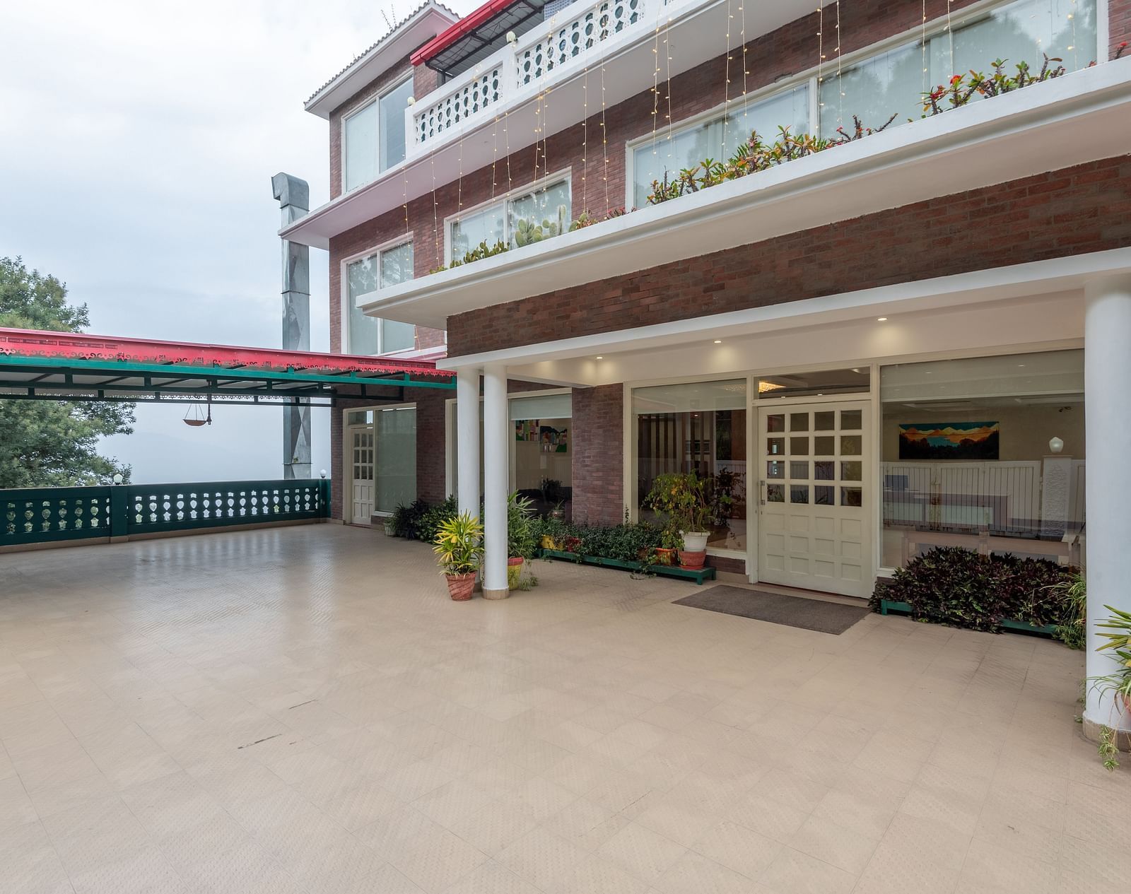 RECEPTION MAIN GATE
