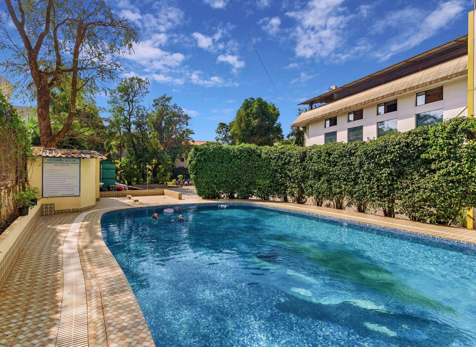 Swimming pool