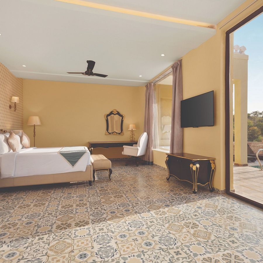 King room at Raajsa Resort Kumbhalgarh