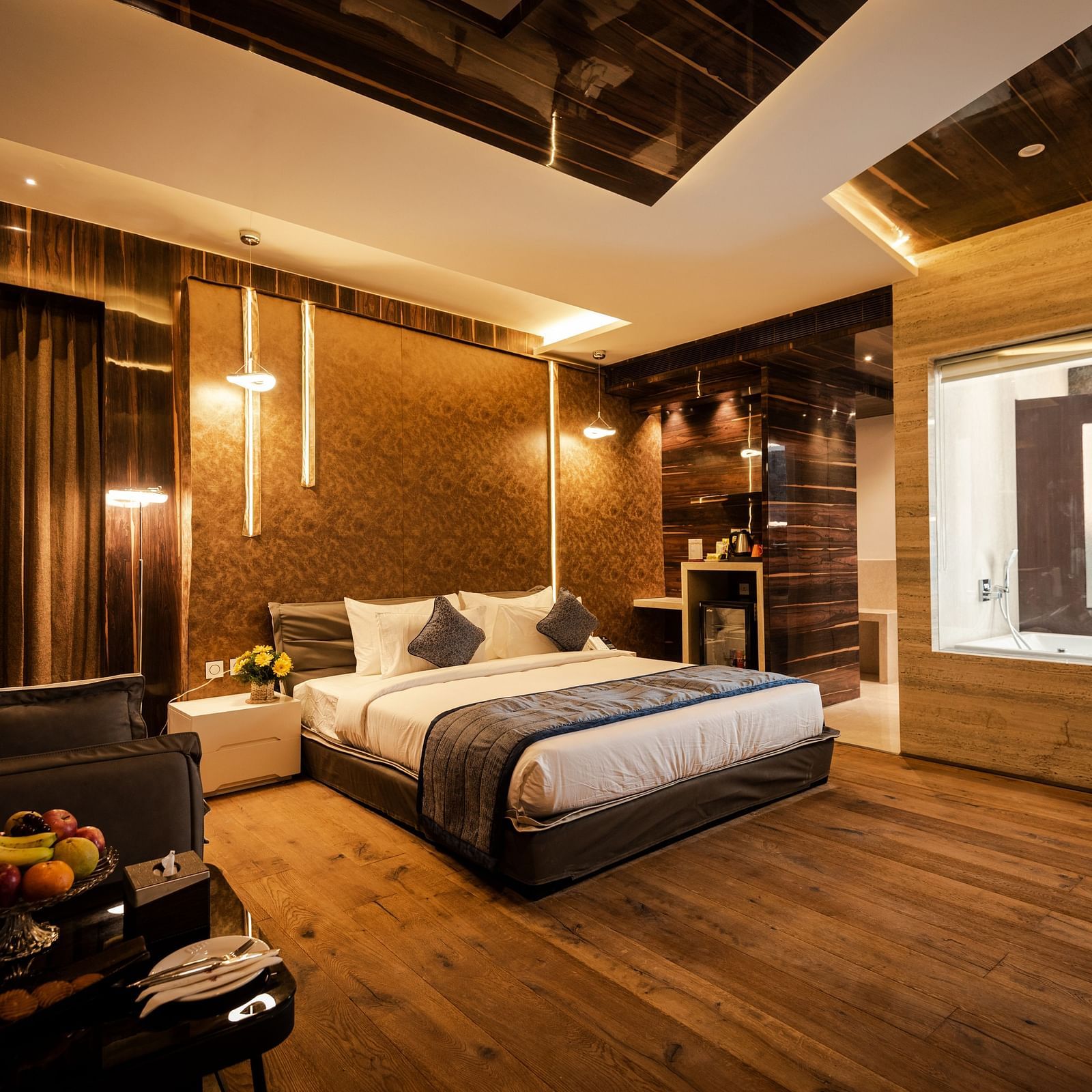 Junior Suite at Hotel Park Elanza, Coimbatore featuring a plush bed and glass-enclosed washroom